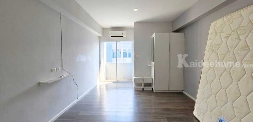 ขาย!! อยู่รวยคอนโด ชั้น 8 อาคาร G ตึกหน้าสุด (ขนาด 22 ตร.ม.) ซ.นวมินทร์ 135 บึงกุ่ม กทม. : Yuruay Condo