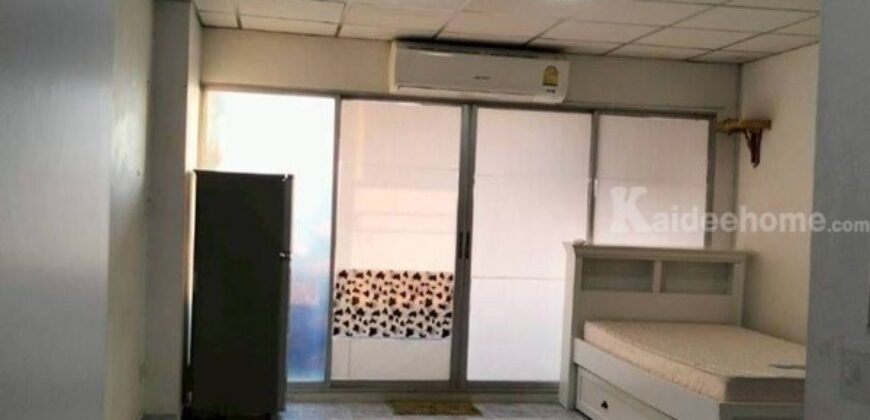 ขายด่วน คอนโด กรีนเพลส รอยัล พาร์ค ทำเลหน้าโรงเรียน ขนาด 31 ตรม.ชั้น 4 ห้องเย็นอยู่สบาย โทร 099-1961001