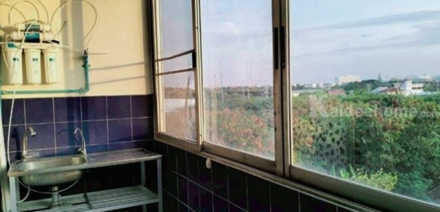 ขายด่วน คอนโด กรีนเพลส รอยัล พาร์ค ทำเลหน้าโรงเรียน ขนาด 31 ตรม.ชั้น 4 ห้องเย็นอยู่สบาย โทร 099-1961001