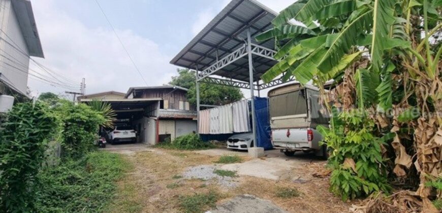 ขายที่ดินราคาถูก พร้อมบ้าน 2 ชั้น 101 ตร.ว. เมืองร้อยเอ็ด ทำเลดีเข้าออกสะดวก ใกล้แหล่งชุมชน และสถานที่สำคัญ โทร 063-2825635