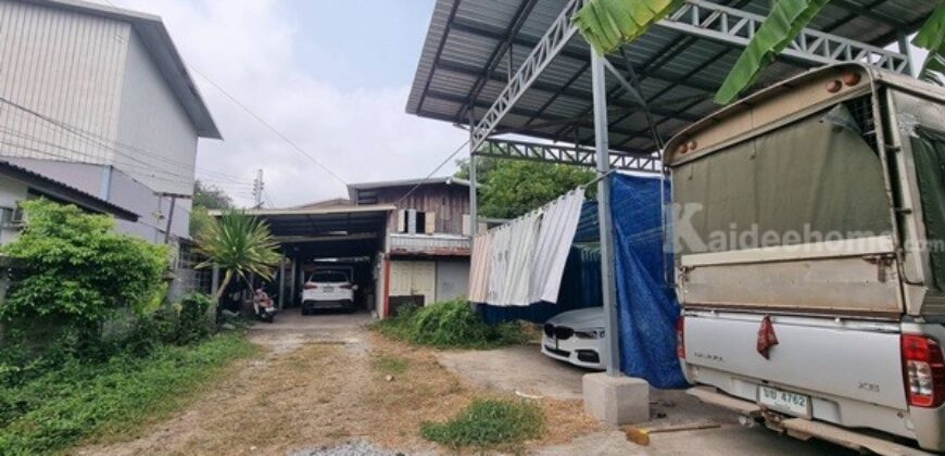 ขายที่ดินราคาถูก พร้อมบ้าน 2 ชั้น 101 ตร.ว. เมืองร้อยเอ็ด ทำเลดีเข้าออกสะดวก ใกล้แหล่งชุมชน และสถานที่สำคัญ โทร 063-2825635
