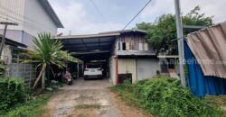 ขายที่ดินราคาถูก พร้อมบ้าน 2 ชั้น 101 ตร.ว. เมืองร้อยเอ็ด ทำเลดีเข้าออกสะดวก ใกล้แหล่งชุมชน และสถานที่สำคัญ โทร 063-2825635