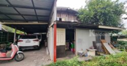 ขายที่ดินราคาถูก พร้อมบ้าน 2 ชั้น 101 ตร.ว. เมืองร้อยเอ็ด ทำเลดีเข้าออกสะดวก ใกล้แหล่งชุมชน และสถานที่สำคัญ โทร 063-2825635