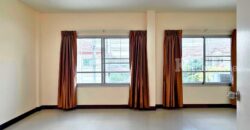 ขายทาวน์เฮ้าส์ สินทวี เทียนทะเล รีโนเวทใหม่ 24 ตารางวา ราคาถูกที่สุด