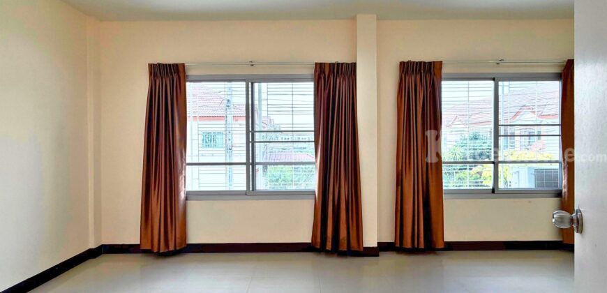 ขายทาวน์เฮ้าส์ สินทวี เทียนทะเล รีโนเวทใหม่ 24 ตารางวา ราคาถูกที่สุด