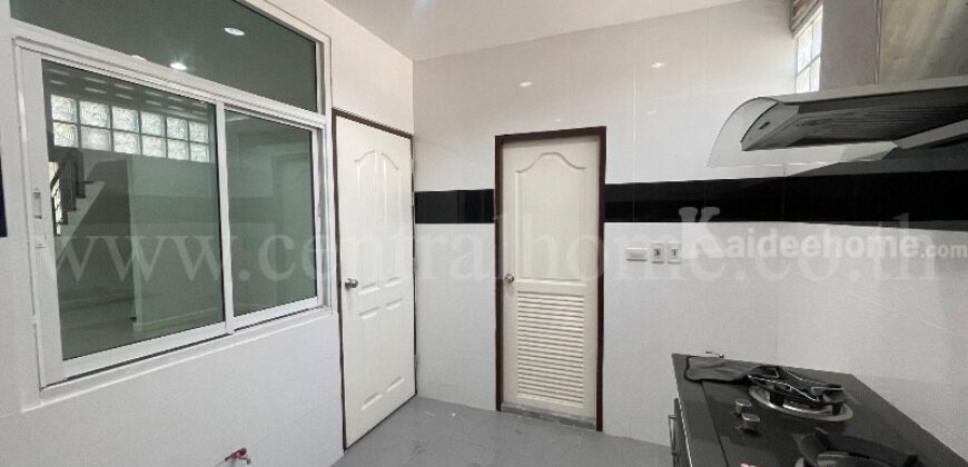 ทาวน์เฮ้าส์ 3 ชั้น เดอะบริติช กัลปพฤกษ์ พร้อมอยู่ ราคาถูก