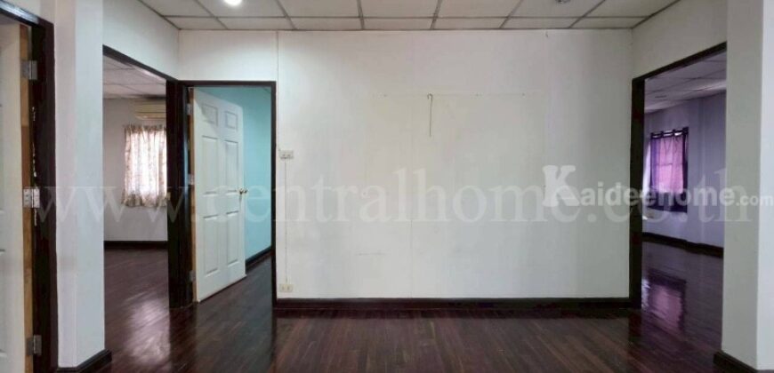 บ้านเดี่ยว 70 ตารางวา หมู่บ้านเสนานิเวศน์ โครงการ 2 บ้านสวย สภาพดีมาก พร้อมอยู่