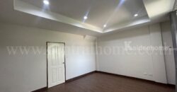 ทาวน์เฮ้าส์ 3 ชั้น เดอะบริติช กัลปพฤกษ์ พร้อมอยู่ ราคาถูก