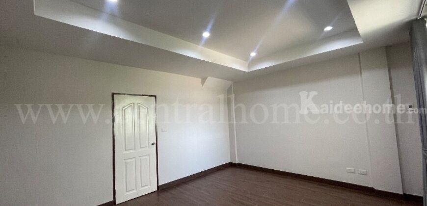 ทาวน์เฮ้าส์ 3 ชั้น เดอะบริติช กัลปพฤกษ์ พร้อมอยู่ ราคาถูก