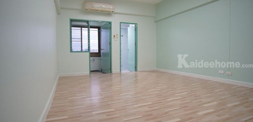 ขายคอนโดร่มโพธิ์ (เจ้าของขายเอง งดรับนายหน้า) รีโนเวทใหม่เอี่ยม ชั้น8 ห้อง 30ตรม.