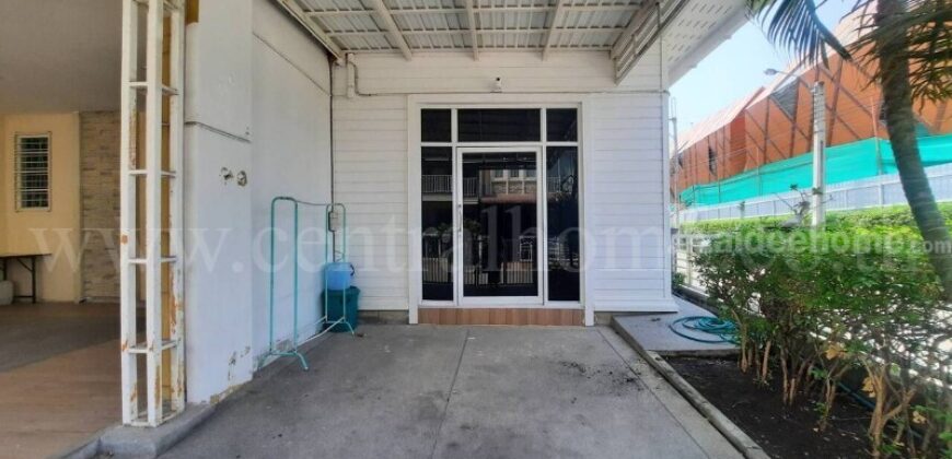 ทาวน์เฮ้าส์ โกลเด้น อเวนิว แจ้งวัฒนะ – ติวานนท์ หลังมุม เฟอร์ครบ พร้อมอยู่