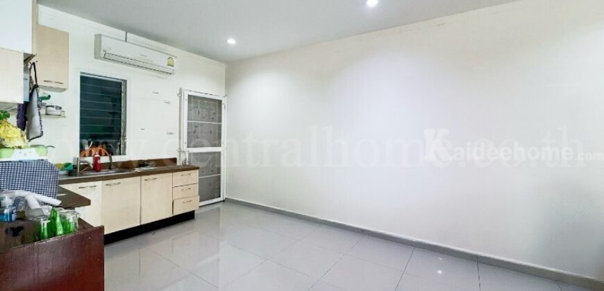 ทาวน์โฮม ไอลีฟ ทาวน์ พระราม 2 กม.14 ต่อเติมครบ สภาพดี พร้อมอยู่