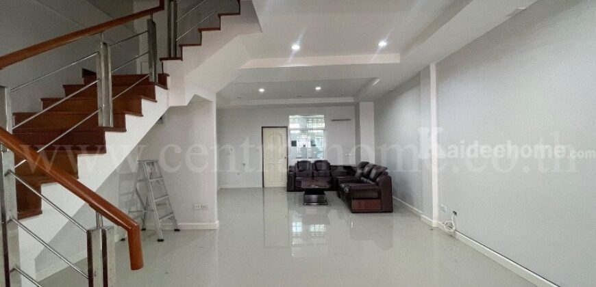 ทาวน์เฮ้าส์ 3 ชั้น เดอะบริติช กัลปพฤกษ์ พร้อมอยู่ ราคาถูก