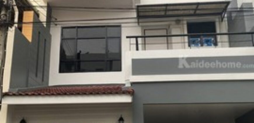 รหัสC7082 ให้เช่าทาวน์โฮม 3ชั้น เหมาะทำโฮมออฟฟิศและพักอาศัย ซอยลาซาล สุขุมวิท105