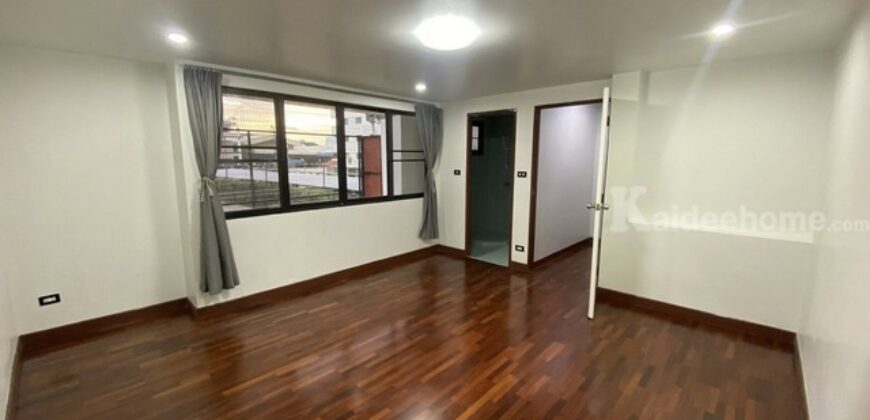 รหัสC7082 ให้เช่าทาวน์โฮม 3ชั้น เหมาะทำโฮมออฟฟิศและพักอาศัย ซอยลาซาล สุขุมวิท105
