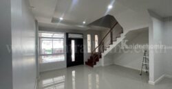 ทาวน์เฮ้าส์ 3 ชั้น เดอะบริติช กัลปพฤกษ์ พร้อมอยู่ ราคาถูก