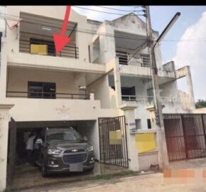 ขายทาวน์เฮ้าส์ 3 ชั้น 30 ตรว หมู่บ้านคลองหลวงโฮมเพลส ตรงข้ามแมคโครคลองหลวง โทร 0982251577