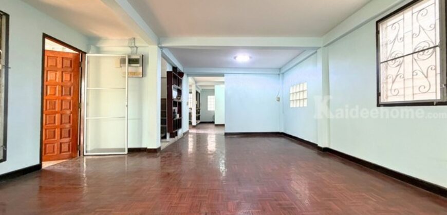 บ้านเดี่ยว คันนายาว หมู่บ้านสวนสยาม (อมรพันธ์นคร 6) 64 ตร.ว. 4 นอน ตรงข้ามสโมสร