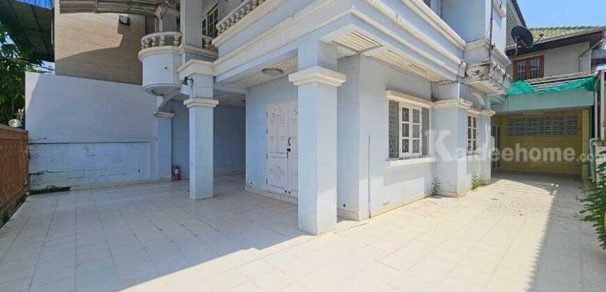 ขาย!! บ้านแฝด บ้านสวนนครชัยศรี จ.นครปฐม (ขนาด 40 ตร.ว.) ถนนหน้าบ้านกว้าง 7 เมตร โครงการอยู่ติดถนนใหญ่ ถนนเพชรเกษม : (Baan Suan Nakhon Chai Si)