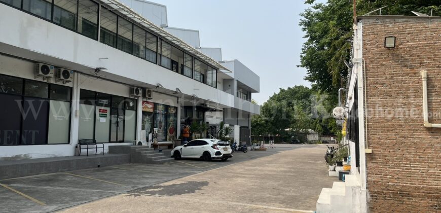 ให้เช่า อาคารสำนักงาน 3 ชั้น ติดถนนกำแพงเพชร 6 ทำเลดี ใกล้รถไฟฟ้า ราคาถูก 