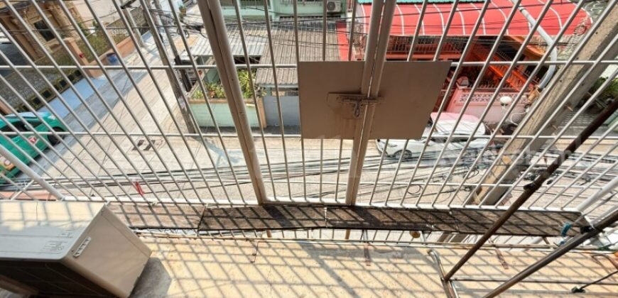 ตึกแถว อาคารพาณิชย์ 3 ชั้น ซอยสาธุประดิษฐ์ 31 ถนนพระราม 3 ใกล้เซ็นทรัลพระราม 3