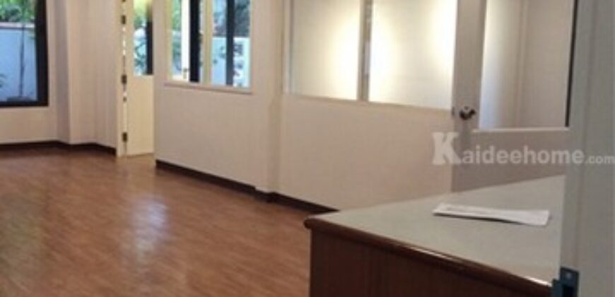 รหัสC7102 ให้เช่าทาวน์เฮ้าส์ 2ชั้น รีโนเวทใหม่ ถนนสุขุมวิท เอกมัย22 เหมาะทำที่พักอาศัยและโฮมออฟฟฟิศ