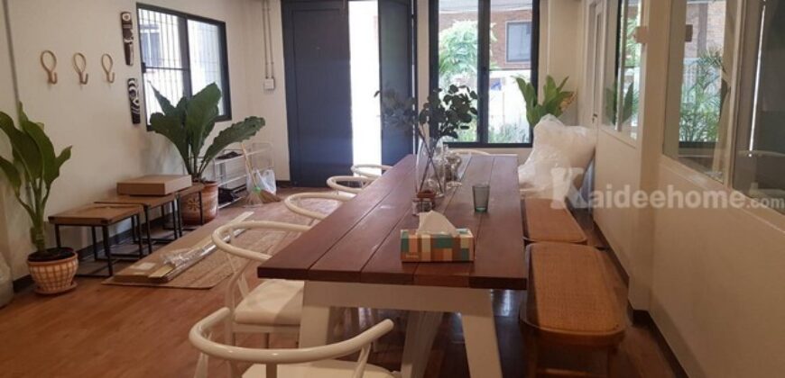 รหัสC7102 ให้เช่าทาวน์เฮ้าส์ 2ชั้น รีโนเวทใหม่ ถนนสุขุมวิท เอกมัย22 เหมาะทำที่พักอาศัยและโฮมออฟฟฟิศ