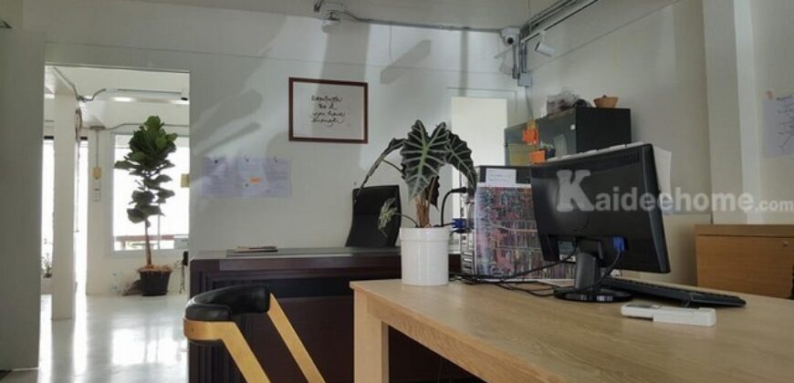 รหัสC7102 ให้เช่าทาวน์เฮ้าส์ 2ชั้น รีโนเวทใหม่ ถนนสุขุมวิท เอกมัย22 เหมาะทำที่พักอาศัยและโฮมออฟฟฟิศ