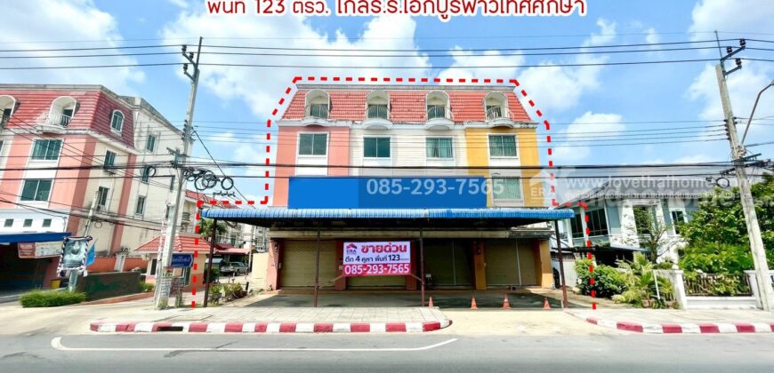 ขายตึกแถว 4.5 ชั้น ติดถนนสามวา โครงการนิรันดร์สิริ เฟส3 มีนบุรี มี 4 คูหา พื้นที่ 123 ตารางวา ทำเลดีมาก ใกล้โรงเรียนเอกบูรพาวิเทศศึกษา