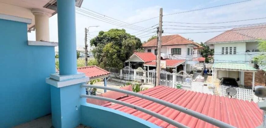 ขาย!! ทาวน์โฮม 2 ชั้น หมู่บ้านบัวทอง4 บ้านกล้วย-ไทรน้อย (ขนาด 16 ตร.ว.) ลานหน้าบ้านกว้าง ไม่แออัด บ้านหันหน้าไปทางทิศตะวันออกเฉียงเหนือ บางบัวทอง นนทบุรี : Baan Buathong4