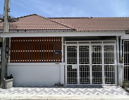 ให้เช่า ทาวน์เฮ้าส์ รีโนเวทใหม่ ม.นิราวิลล์ ใกล้ซอย บางบอน 5 เข้าออกได้หลายทาง โทร 0935109099