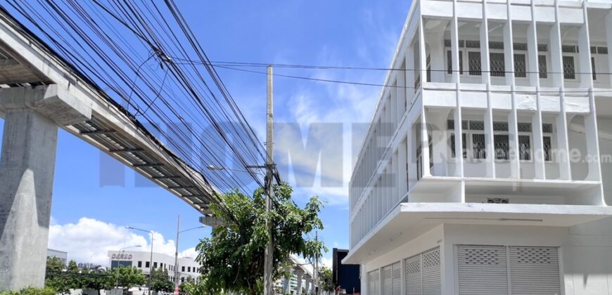 เช่าอาคารพาณิชย์ 3.5 ชั้น 3 คูหา มีดาด ฟ้าติดถนนเทพารักษ์แนวรถไฟฟ้าสีเหลือง