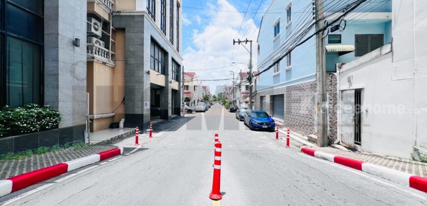 ทาวน์โฮม 3 ชั้น ลภาวัน1 บางบัวทอง(หลังธนาคารกสิกร)ติดถนนบางกรวย-ไทรน้อย ใกล้เซ็นทรัล