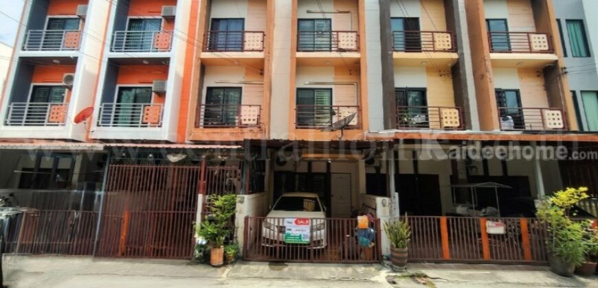 ทาวน์เฮ้าส์ 3 ชั้น หมู่บ้านไพโรจน์ โครงการ 5 บางนา ทำเลดี ราคาถูก