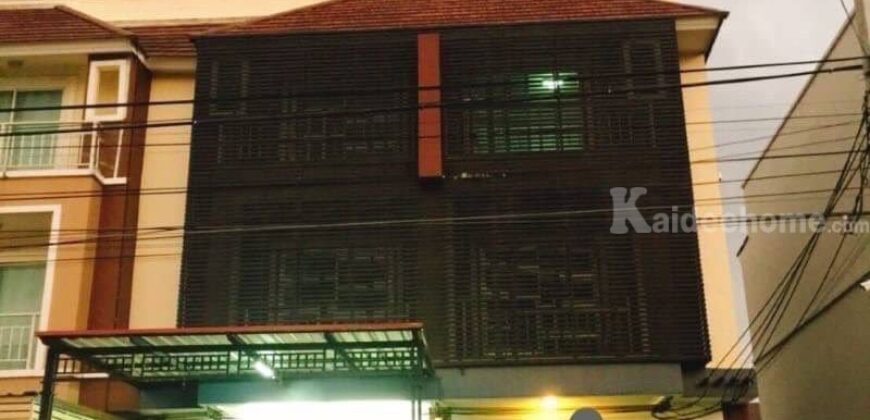 ขายอาคารพาณิชย์ 3 ชั้น ทำเล ศรีราชา ชลบุรี (พร้อมผู้เช่า)