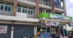 ให้เช่าตึกแถวสินสาคร ติด family mart หน้าหมู่บ้านซื่่อตรงสารินและนิคมอุตสาหกรรมสินสาคร