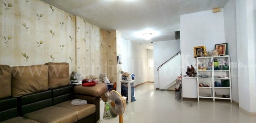 ทาวน์เฮ้าส์ 3 ชั้น หมู่บ้านไพโรจน์ โครงการ 5 บางนา ทำเลดี ราคาถูก