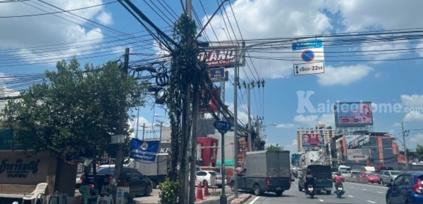 ขายที่ดินพร้อมบ้าน หมู่บ้านธารารมณ์ รามคำแหงซอย9 เนื้อที่ 180 ตารางวา เนื้อที่เยอะแบบนี้มีแค่หลังเดียว!!