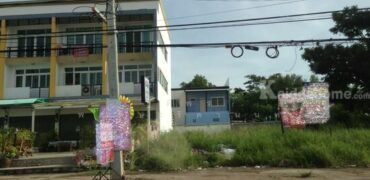 ให้เช่าที่ดินสินสาครอยู่ปากทางเข้าหมู่บ้านสินสาคร ทำเลดีมาก