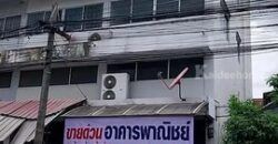 ขายด่วน อาคารพาณิชย์ 3 ชั้นครึ่ง ทำเลดี ใกล้สำนักงานที่ดินประเวศ