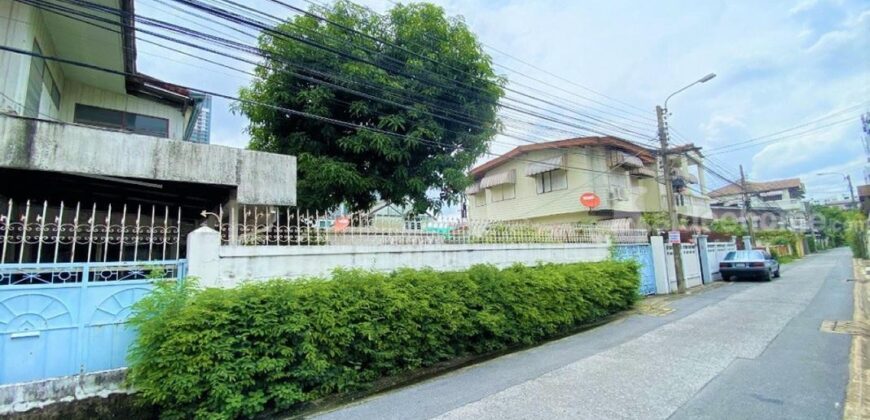 ขายที่ดินเปล่า ถนนริมคลองประปาฝั่งซ้าย ซอยมหาลาภ บางซื่อ พื้นที่149ตรว. ใกล้แยกประชาชื่น เข้าซอยเพียง 200 เมตร มีแนวรถไฟฟ้าเชื่อมผ่านที่ดินในอนาคต ใกล้ MRT สายสีม่วง สถานีเตาปูน ที่ดินย่านใจกลางเมือง น่าลงทุน