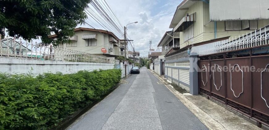 ขายที่ดินเปล่า ถนนริมคลองประปาฝั่งซ้าย ซอยมหาลาภ บางซื่อ พื้นที่149ตรว. ใกล้แยกประชาชื่น เข้าซอยเพียง 200 เมตร มีแนวรถไฟฟ้าเชื่อมผ่านที่ดินในอนาคต ใกล้ MRT สายสีม่วง สถานีเตาปูน ที่ดินย่านใจกลางเมือง น่าลงทุน