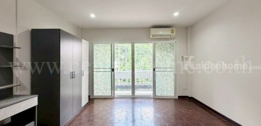 ทาวน์เฮ้าส์ 3 ชั้น รีโนเวทพร้อมอยู่ ซอยเรวดี 12 ทำเลศักยภาพ ราคาถูกที่สุด