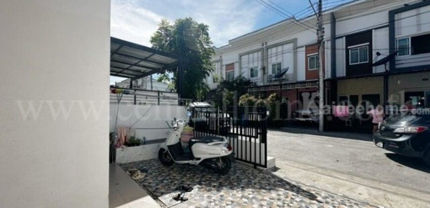 ทาวน์เฮ้าส์ ไลโอ เพชรเกษม 81  พร้อมอยู่ ถูกสุดในโครงการ