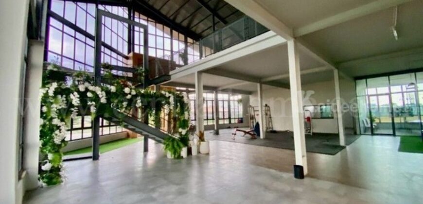 ให้เช่า อาคาร Modern Loft กระจกหรู 2 ชั้น 1,150 ตร.ม. อนุญาตให้ปรับปรุงตาม Concept ได้