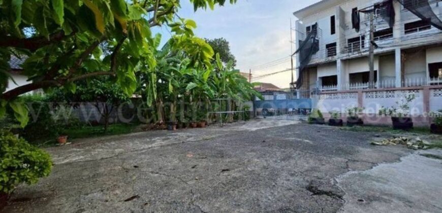 ที่ดิน 102 ตรว. ถมแล้ว ทำเลดี ลาดพร้าว-วังหิน โชคชัย4 ราคาถูก