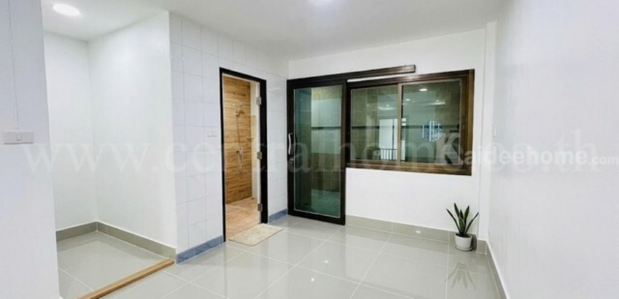 ทาวน์เฮ้าส์ นครทอง ปาร์ควิว รีโนเวทใหม่ทั้งหลัง บ้านสวย ราคาถูก