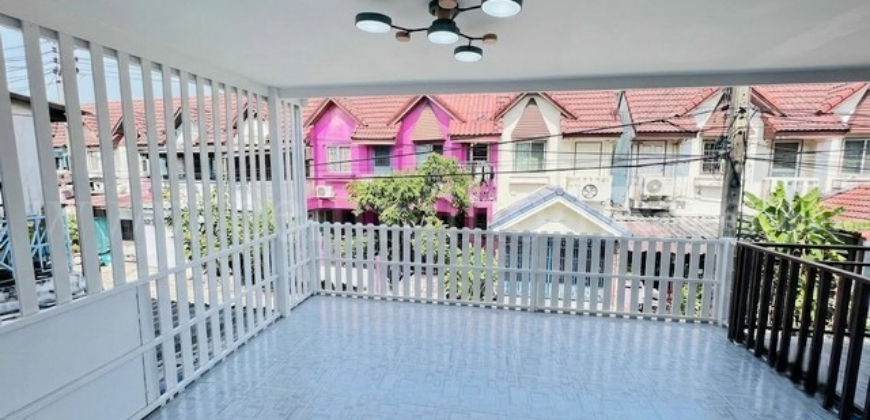 ทาวน์เฮ้าส์ นครทอง ปาร์ควิว รีโนเวทใหม่ทั้งหลัง บ้านสวย ราคาถูก
