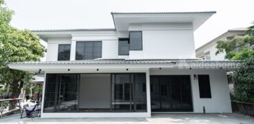 ขายบ้าน หมู่บ้าน ลัดดารมย์ อิลิแกรนช์ ราชพฤกษ์-รัตนาธิเบศ นนทบุรี รีโนเวทใหม่ ทำเลสวย โทร 0944836998