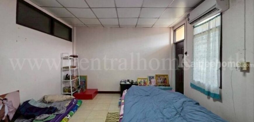 ทาวน์เฮ้าส์ 2 ชั้น 21.2 ตร.วา ซอยวิภาวดีรังสิต 37 แยก 2 บ้านตามสภาพ ทำเลดี ราคาถูก
